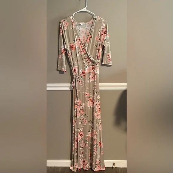 Floral Faux Wrap Maxi Dress. - Picture 3 of 7